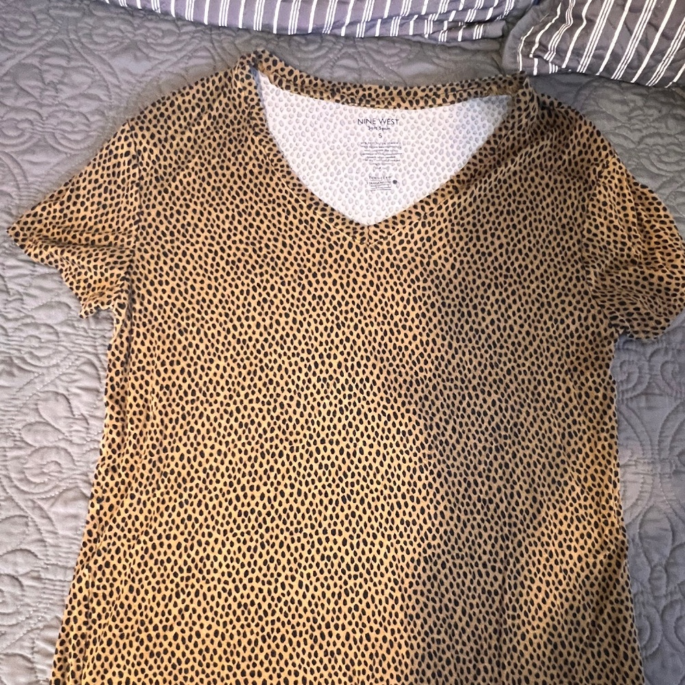 Nine West women’s soft spun blouse size small Leopard